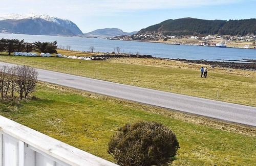 Heroy House | 8 person holiday home in Leinøy-By Traum