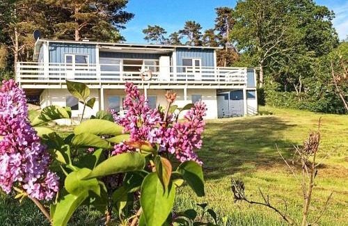 Ljungskile House | 8 person holiday home in LJUNGSKILE-By Traum