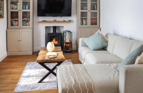 Llansteffan House | 8 Stratford Villas