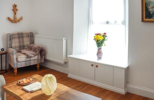 Llansteffan House | 8 Stratford Villas