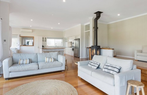 Kianga House | 8 Sunnyside Crescent Kianga