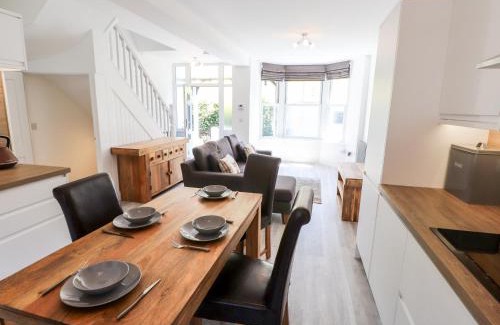 Waterhead House | 8 Waterhead Terrace