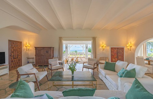 Marbella Villa | 800 m² Villa ∙ 8 bedrooms ∙ 16 guests