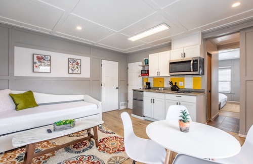 Kutzky Park Apartment | 8035-WALK to Mayo-Chic and Luxury 1BR Apt