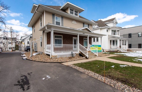 Kutzky Park Apartment | 8035-WALK to Mayo-Chic and Luxury 1BR Apt