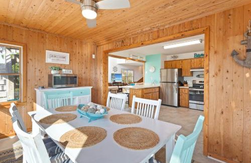 Avon House | 8074 - Sea Glass Charmer
