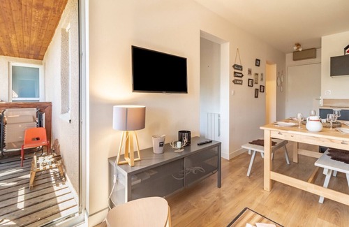 Genos Apartment | 80m from the slopes - Apart for 4 adults/2 children