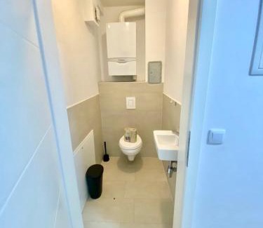 Grinzing Apartment | 80m2 Apartment with Terrace & Free Parking