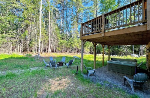 Bethlehem House | 80PVR Log Home 20min to Bretton Woods AC Hot Tub wifi cable fireplace fire pit