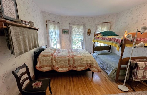 Whitefield House | 81JR private 2 bedrooms and 1 bathroom in grand Victorian home in the heart of the Whiite Mountains!