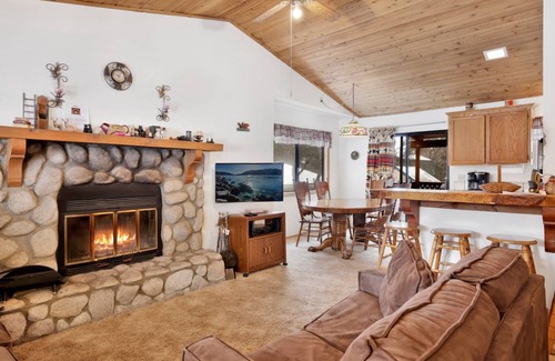 Sugarloaf Cabin | 82 m² Cabin ∙ 2 bedrooms ∙ 6 guests