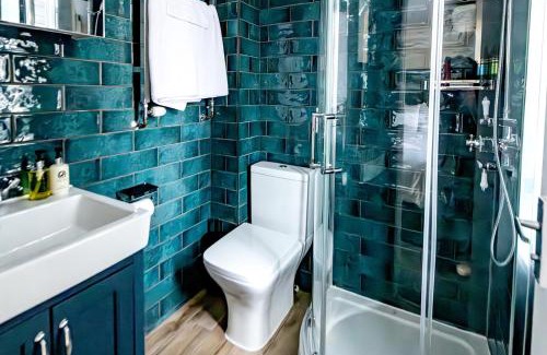 Dalston Hotel | 82A Dalston Lane Terrace