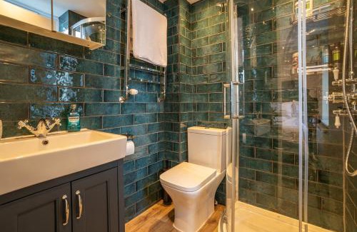 Dalston Hotel | 82A Dalston Lane Terrace