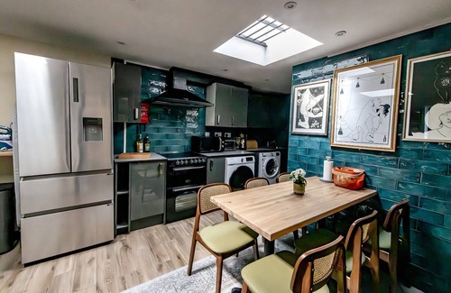 Dalston Hotel | 82A Dalston Lane Terrace