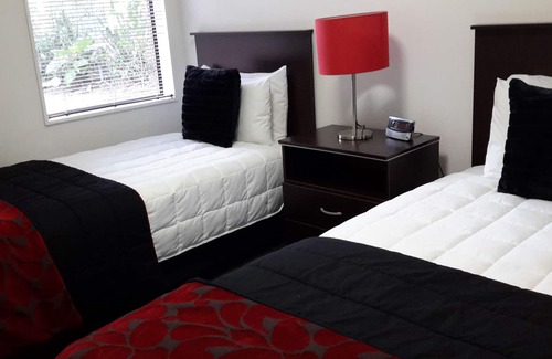 Petone Hotel | 83 By the Sea Motor Lodge