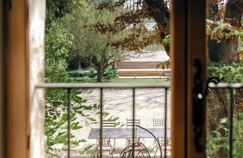 Althen-des-Paluds House | 84B5 - Hibiscus, suite in an 18th century Provencal farmhouse
