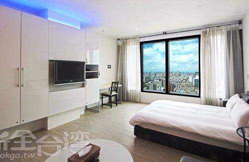 Kaohsiung City Centre House | 85 Summer Night