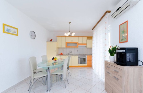 Povile Apartment | 86 m² Apartment ∙ 3 bedrooms ∙ 5 guests