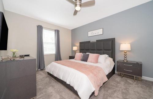 Loughman House | 8821JD LUXURY 6 BED/6 BA (SANITIZED)