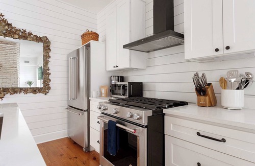 Westside House | 8BR Downtown Luxury Escape Near King