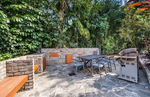 Davie Villa | 8BR Gem With Pool, Lake View & Tons of Amenities!