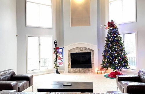 Sullivan House | 8BRD Paradise Home l Retreat & Event