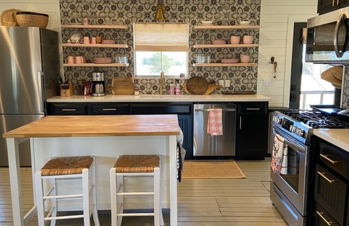 Fayetteville Other | 8mi. to Roundtop- Remodeled Farmhouse+Party Barn+Pool