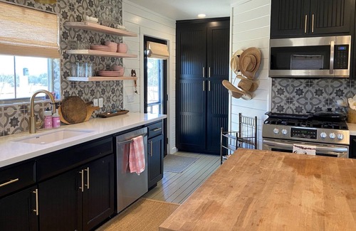 Fayetteville Other | 8mi. to Roundtop- Remodeled Farmhouse+Party Barn+Pool