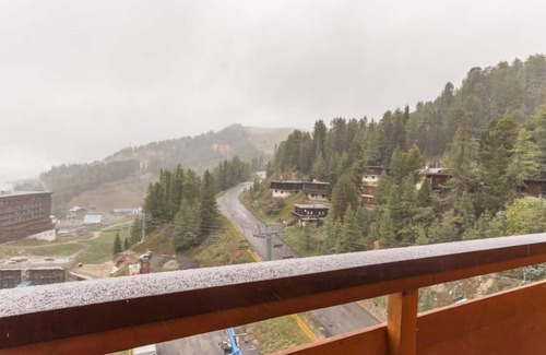 Plagne Centre Apartment | 8th floor, view mountain, balcony, tv, ski locker, 16m², La Plagne