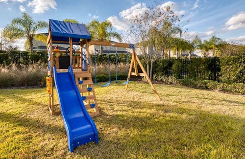 Bay Lake Villa | 9 Bed/9Bath/LARGE POOL AND HOT TUB/only 10 mins Disney/Stylish and Contemporary