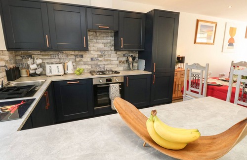 Sandown Cottage | 9 BREAKWATER WAY, family friendly, with a garden in Sandown