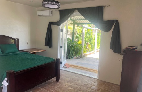 Trujillo Bed & Breakfast | 9 Charmin beachfront suites with 2 swimming pools in cool Trujillo.