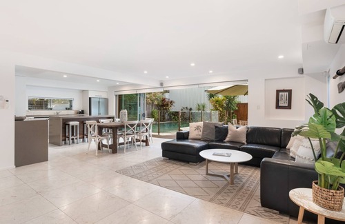 Sunshine Beach House | 9 Depper St - Lower Level Only