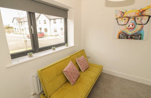Llanfaelog House | 9 GWEL-YR-WYDDFA, pet friendly, luxury holiday cottage in Llanfaelog