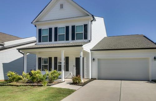 Mount Holly House | 9 Mi to Natl Whitewater Center! Sleek Family Home