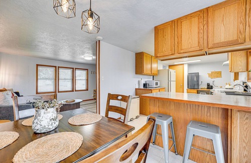 George House | 9 Mi to The Gorge: Updated Retreat w/Yard!