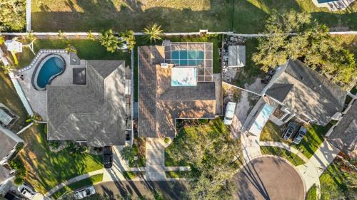 Seminole House | 9 mins to Beach Pool Fire Pit Sleeps 10
