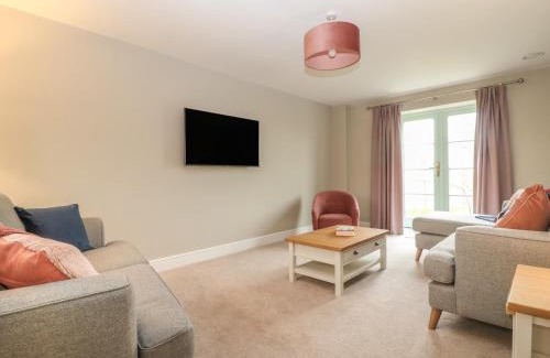 Burford House | 9 Windrush Heights