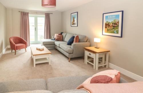 Burford House | 9 Windrush Heights