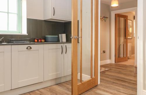 Burford House | 9 Windrush Heights