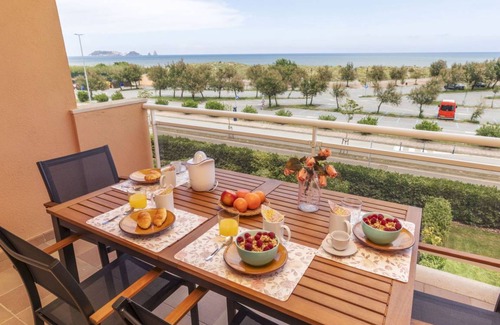 Pals Apartment | 90 m² Apartment ∙ 2 bedrooms ∙ 4 guests