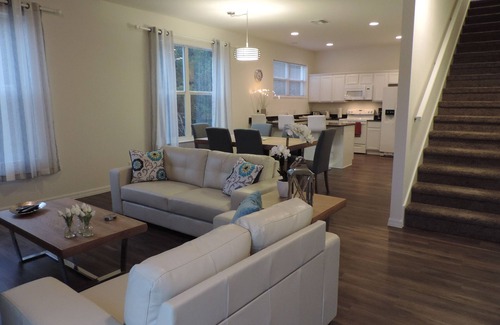 Homosassa Villa | 90 yrds to water! BBQ, Com. Pool, Pet friendly, Families welcome!