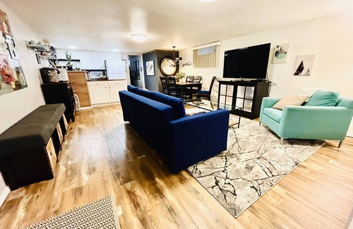 Three Tree Point Apartment | 900 Sqft Modern One Bedroom Close to Ocean/Airport with W/D and Private garage