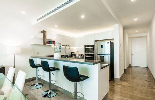 Downtown Condo | 93 m² Condo ∙ 3 bedrooms ∙ 5 guests