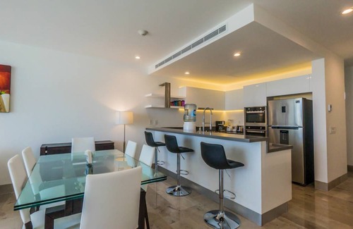 Downtown Condo | 93 m² Condo ∙ 3 bedrooms ∙ 5 guests