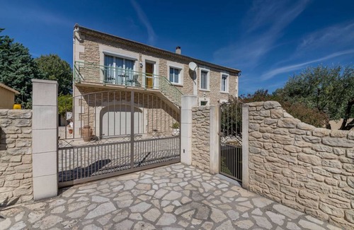 Noves Other | 95 m² Accommodation ∙ 2 bedrooms ∙ 4 guests