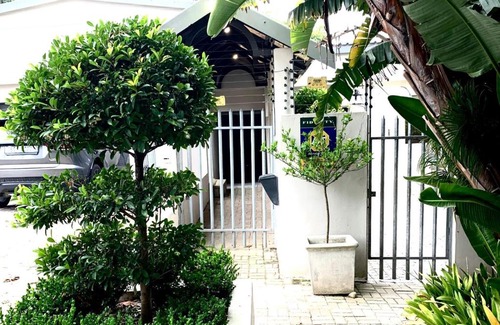 George Apartment | 96 Meent Guesthouse
