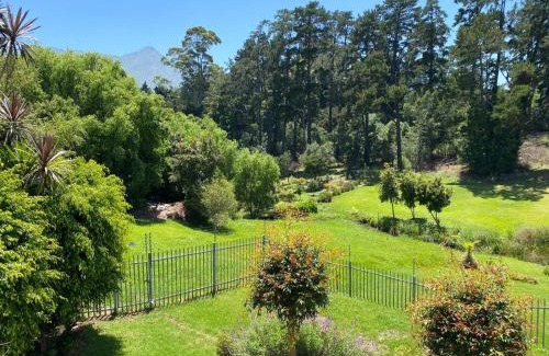 George Apartment | 96 Meent Guesthouse