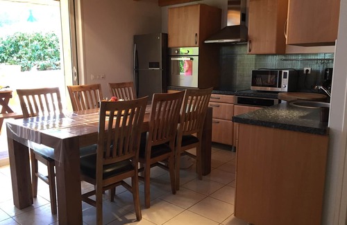 Corse-du-Sud Apartment | A 15 km D'ajaccio Rez de Jardin . Parking et Piscine Privés