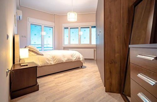 Vyronas Apartment | A 2 bedroom luxurious experience in Pagrati